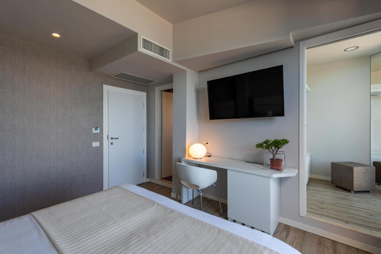Hotel Commodore ริชโชเน ภายนอก รูปภาพ