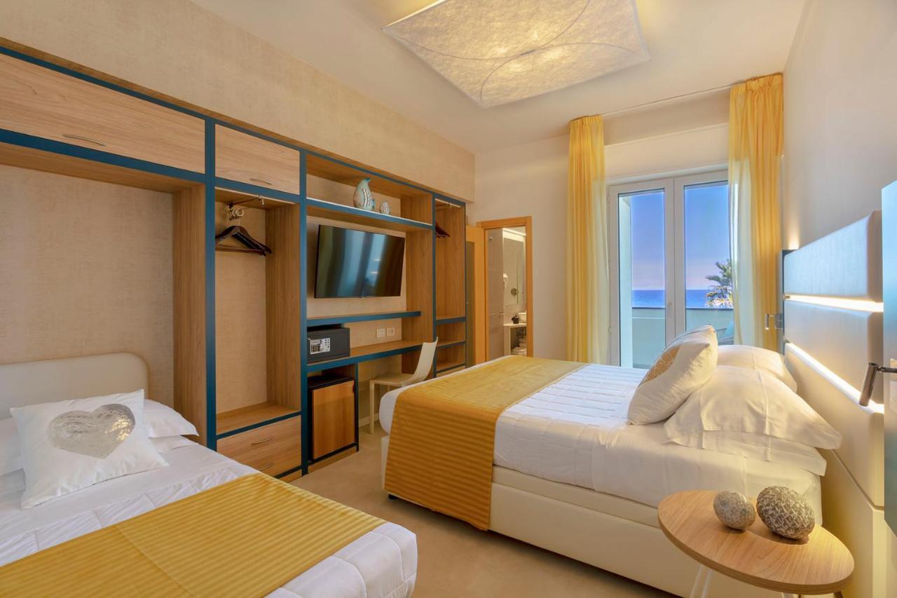 Hotel Commodore ริชโชเน ภายนอก รูปภาพ