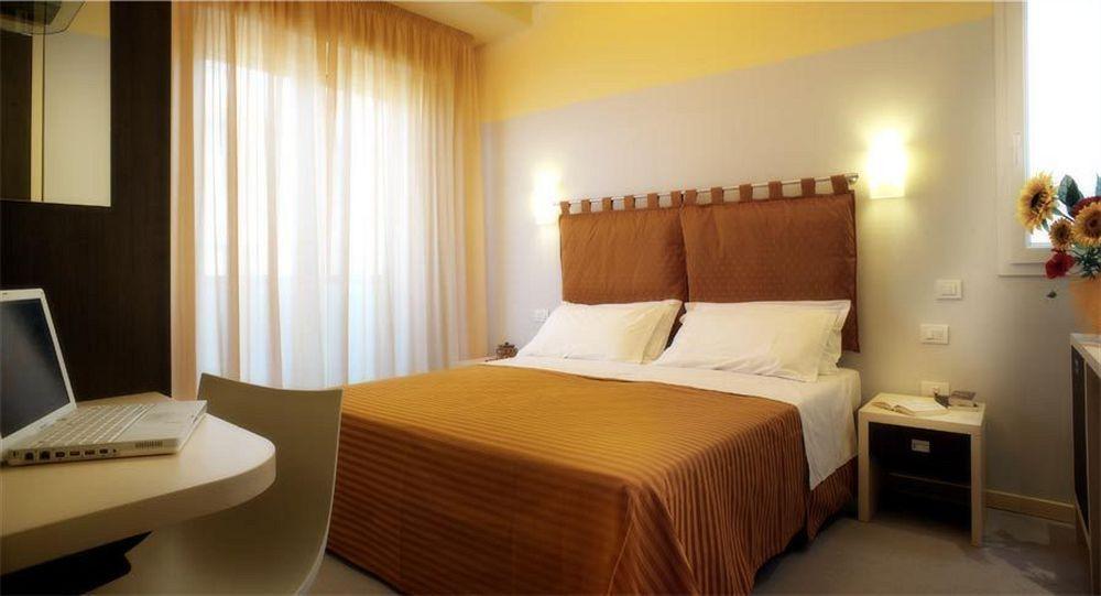 Hotel Commodore ริชโชเน ภายนอก รูปภาพ