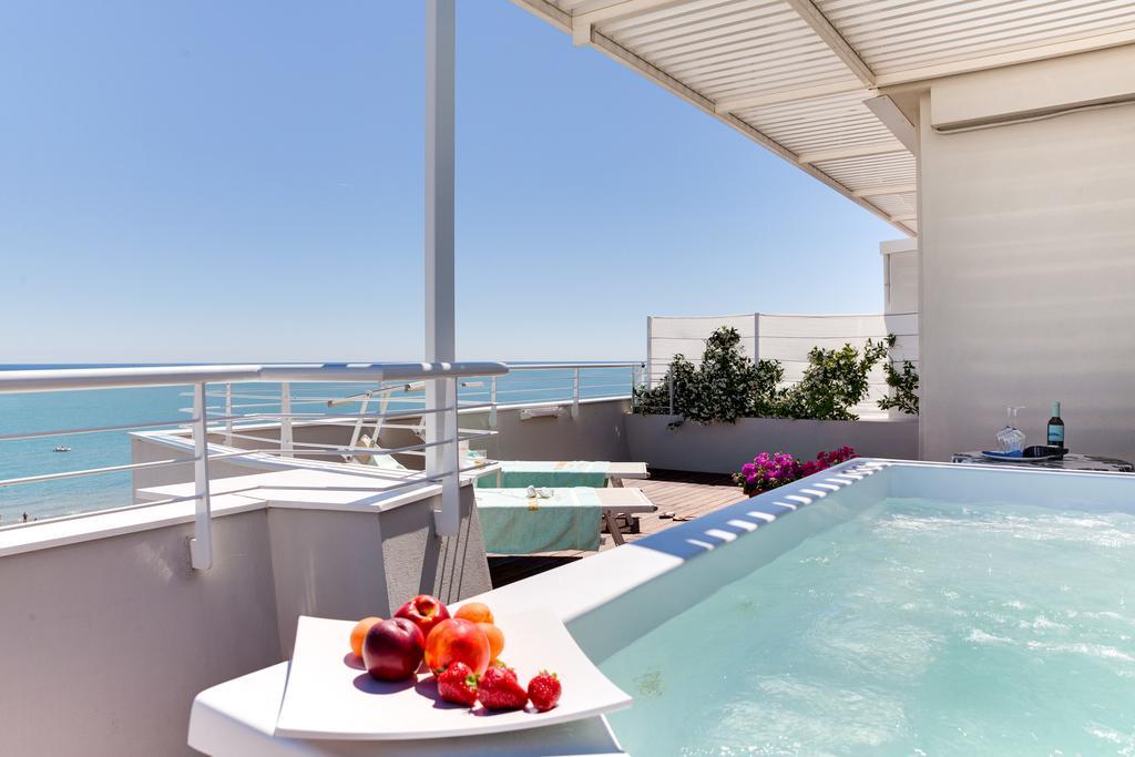 Hotel Commodore ริชโชเน ภายนอก รูปภาพ