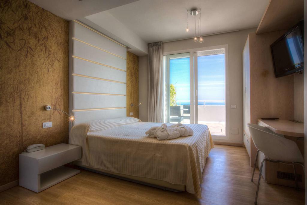 Hotel Commodore ริชโชเน ภายนอก รูปภาพ