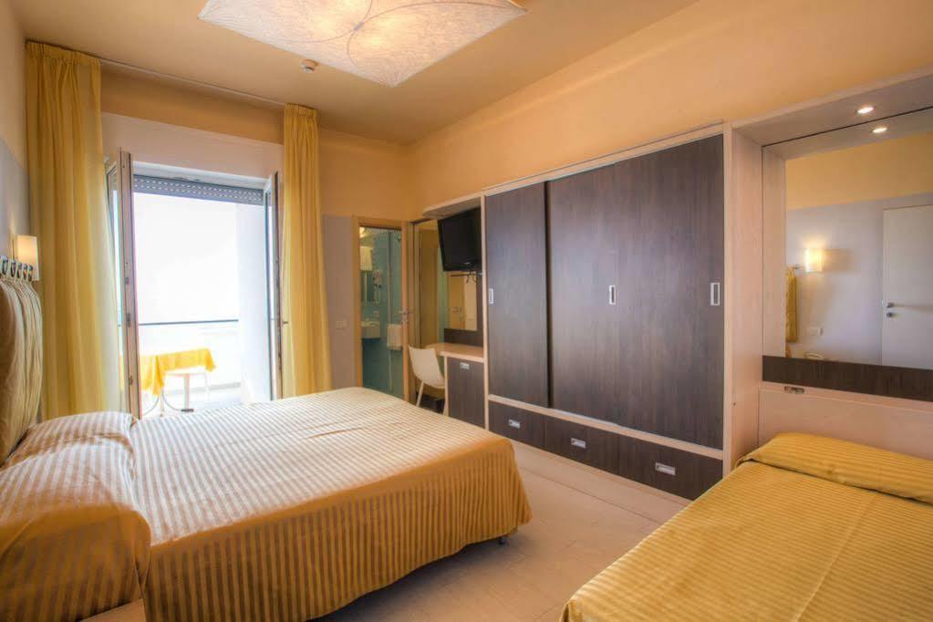 Hotel Commodore ริชโชเน ภายนอก รูปภาพ